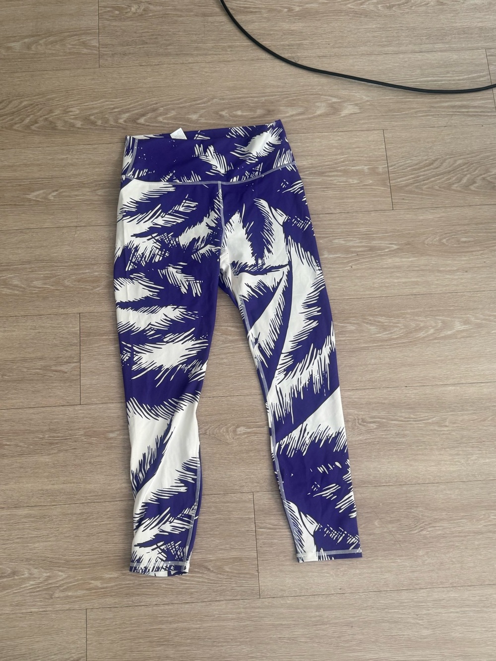 White & Purple Fabletics M 7/8 Pureluxe NWT🤍💜